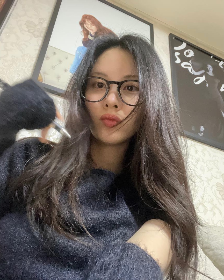 미모 물오른 서현의 뿔테 스타일링🤓
간단하게 꾸안꾸 느낌 내고 싶을 때 참고하기🖤 이미지8