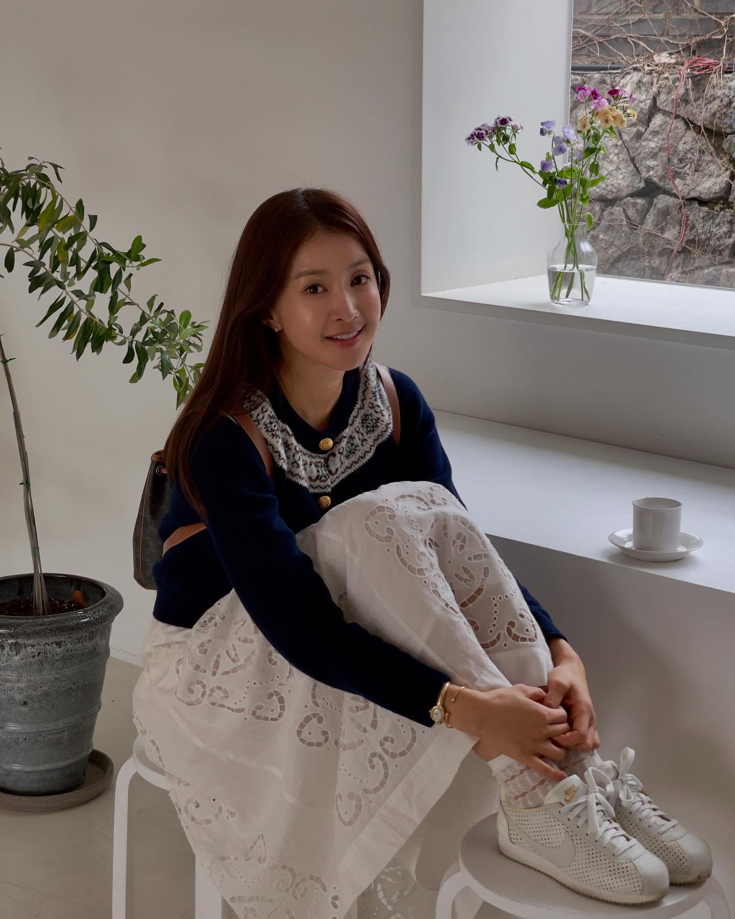 벚꽃 나들이룩은 롱스커트로🌸 이미지5