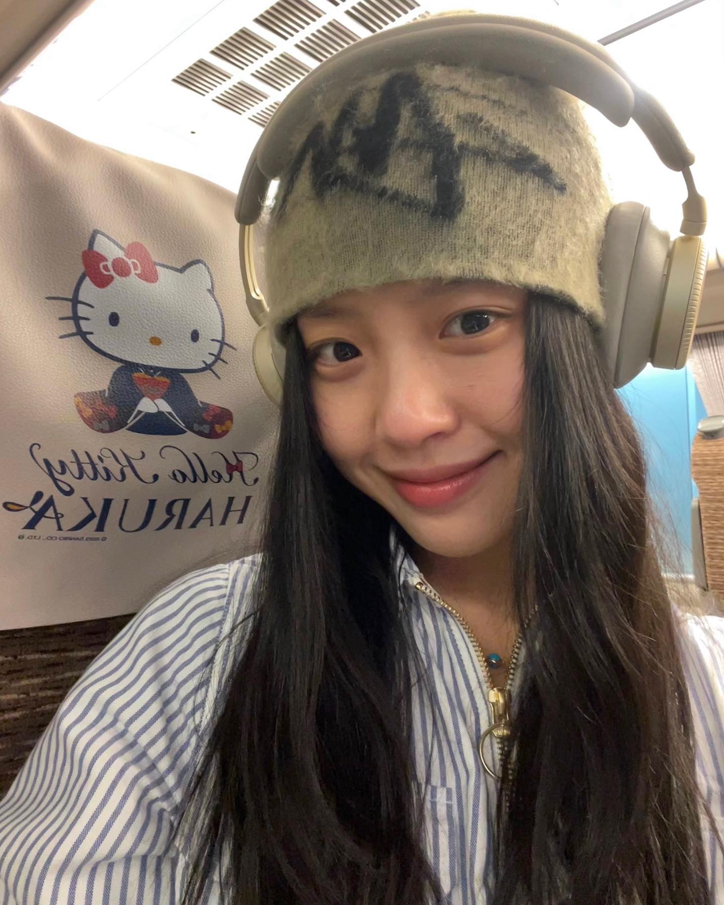 고민시 PICK 비니 정보✔️

- 비니: 스투시, 브러쉬드 아웃 스탁 스컬캡 비니 샌드 / 품절
- 비니: 파타 PATTA, 콜드 다이드 케이블 니티드 비니 모자 / 9만 원대 이미지