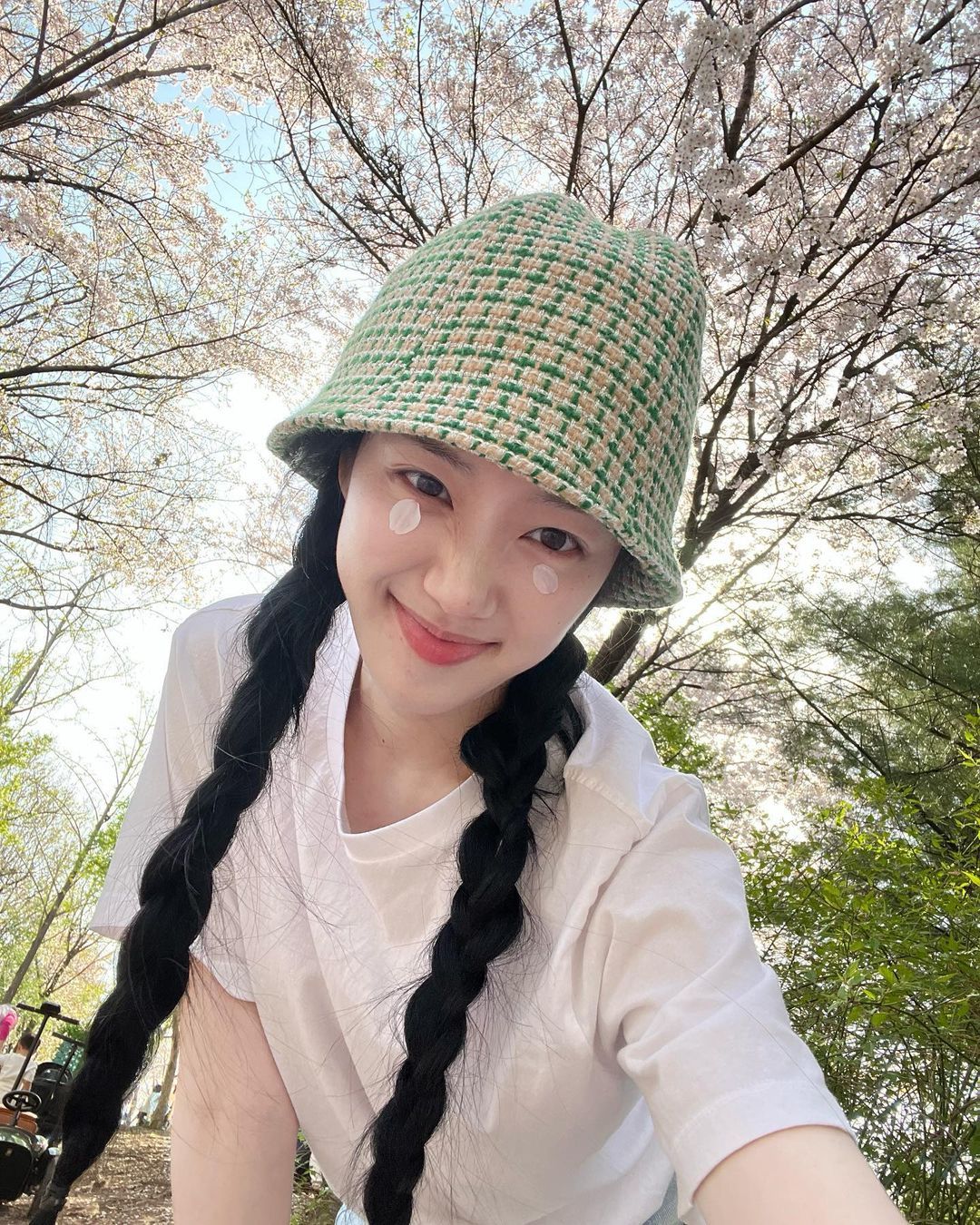 벚꽃 인증샷은 이렇게🌸
이번주가 절정인 벚꽃은 이렇게 사진 남기기📸 이미지