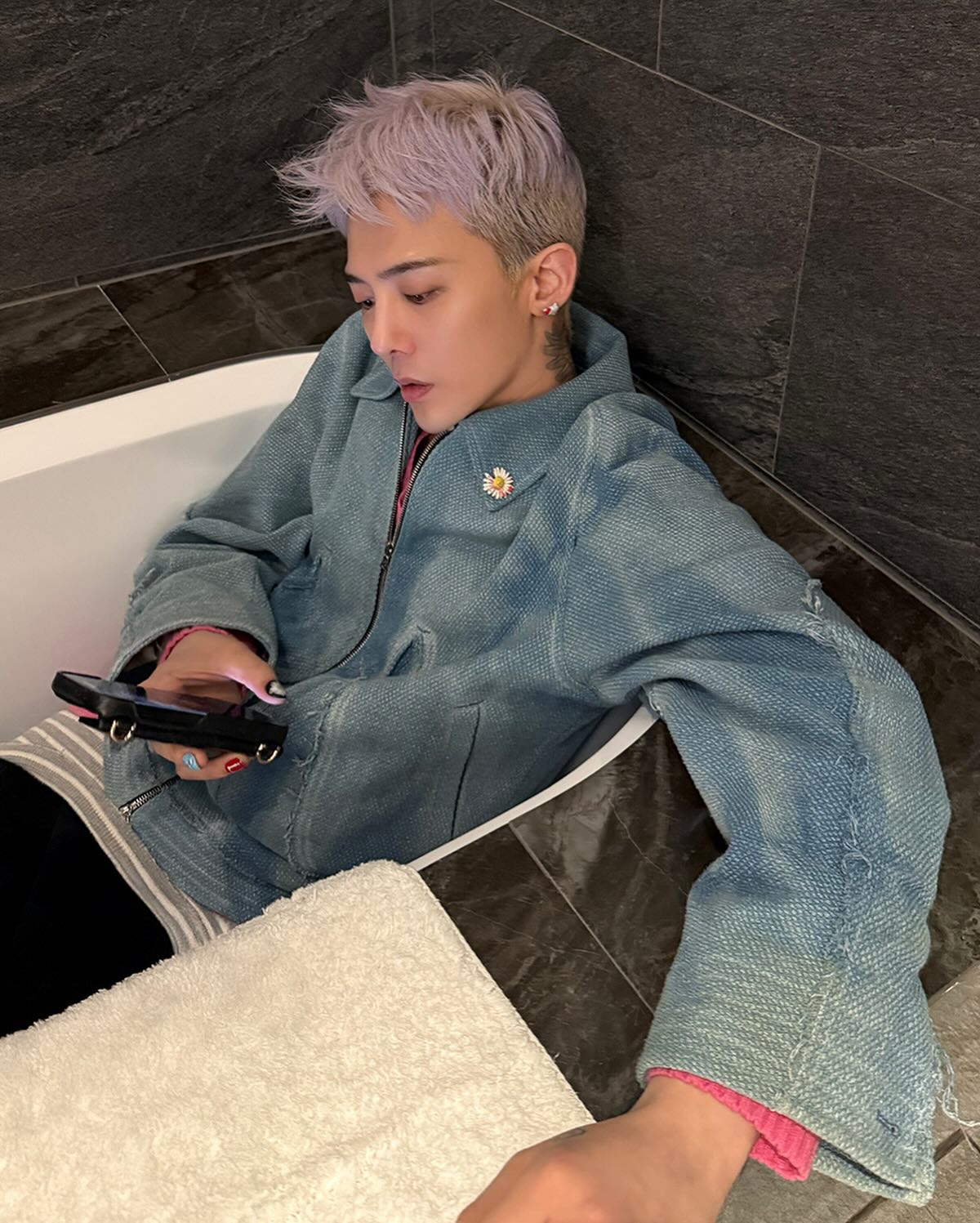 GD 카이스트 강단 준비 과정👀
무대 위 천재에서 지식의 아이콘까지📚 넘사벽 활동량 이미지8