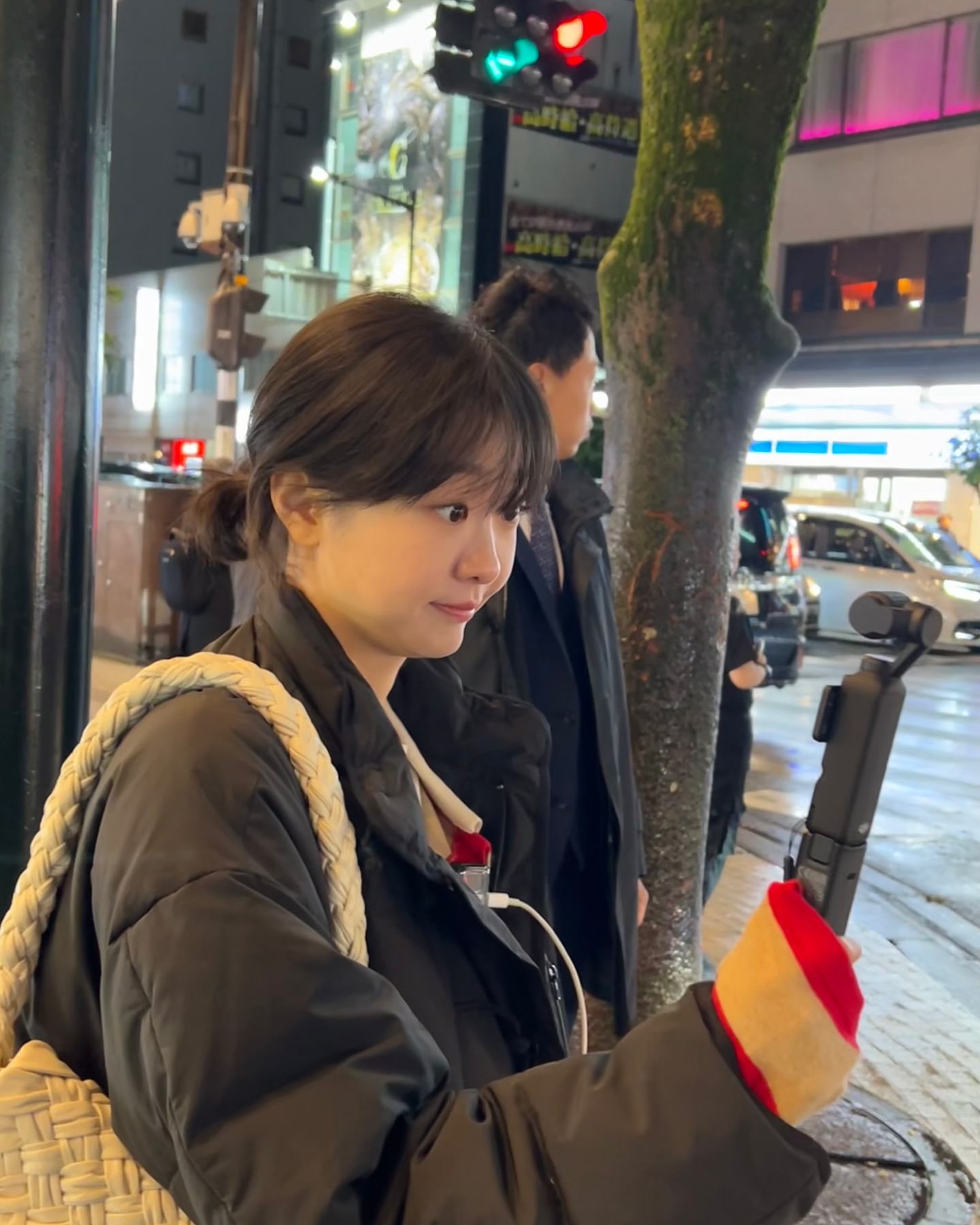 브이로그 데뷔한 극내향형 김다미🥲

배우 김다미가 SNS에 '브이로그는 어려워'라며 좌충우돌 브이로그 데뷔를 알렸습니다. 팬들은 '극내향형 여자가 팬들 생각해서 브이로그도 찍고 무물도 생각을 했다는게 너무 고맙고 기특해서 눈물난다'라는 반응을 보였는데요.

마치 세상 모든게 신기하고 궁금한 햄스터 한 마리 같은 김다미의 브이로그 한 토막, 슬라이드를 넘겨 확인해보세요🐹 이미지