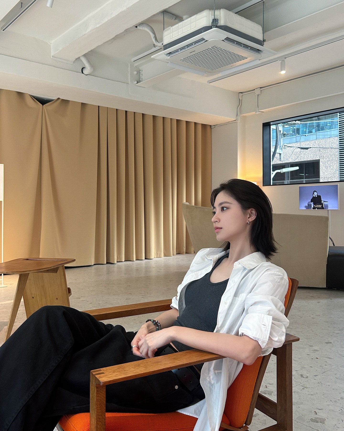 이제 셔츠는 아우터로🤎
봄,여름 아우터를 대신하는 셔츠 스타일링👔 이미지3