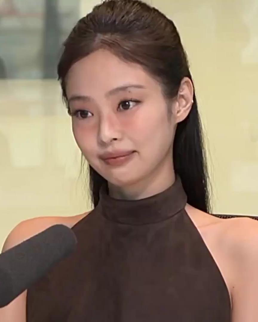 반응 터진 반묶음 제니🤎
두상 드러낼수록 미모 포텐 터지는 @제니 이미지