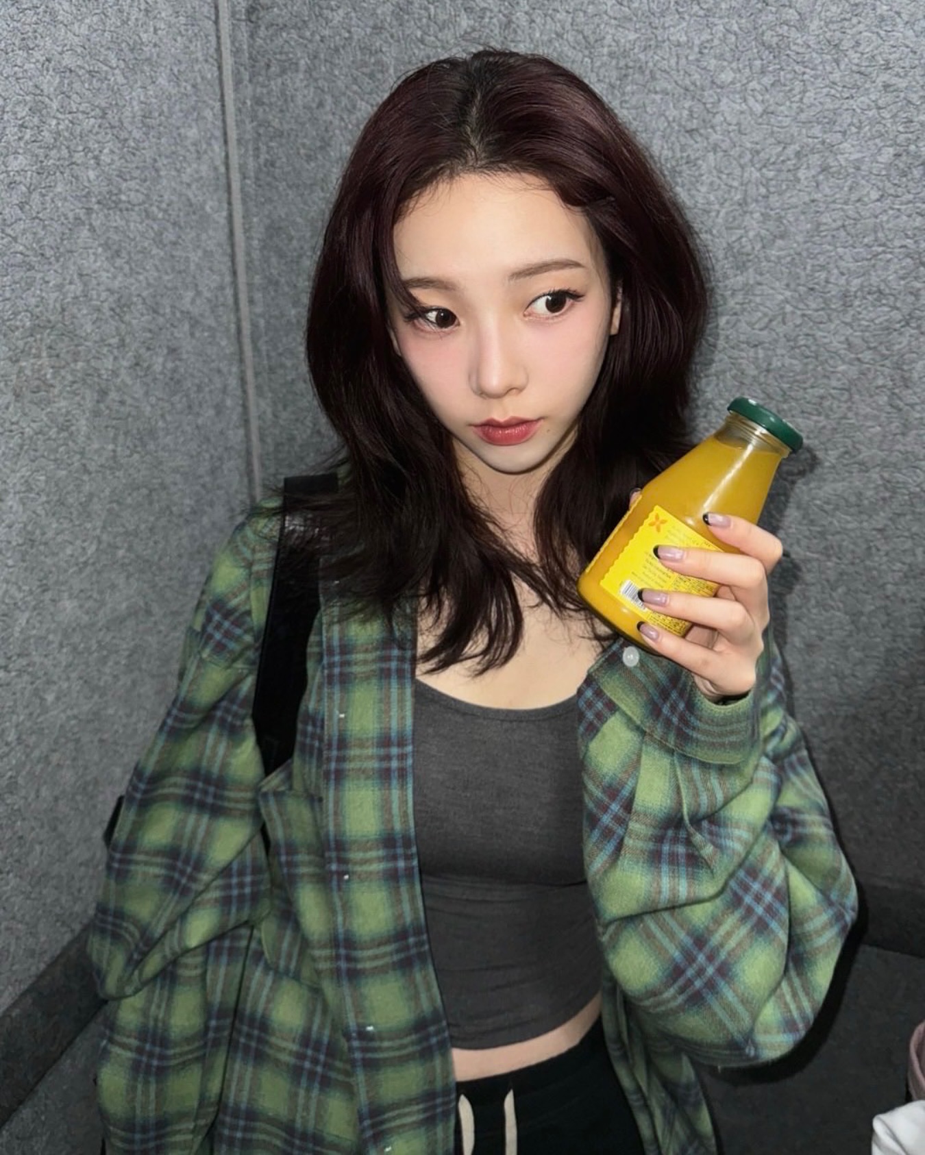 이제 셔츠는 아우터로🤎
봄,여름 아우터를 대신하는 셔츠 스타일링👔 이미지1