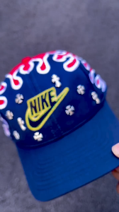 나이키 모자에 ♰ 더하기 이미지