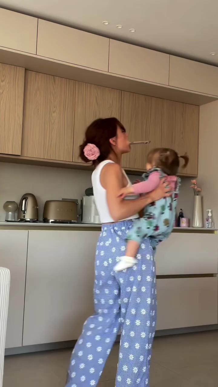 영화 같은 카메라 워킹👶🏻
실감나는 앵글로 찍는 것도 좋지만, 안전은 필수☑️ 이미지