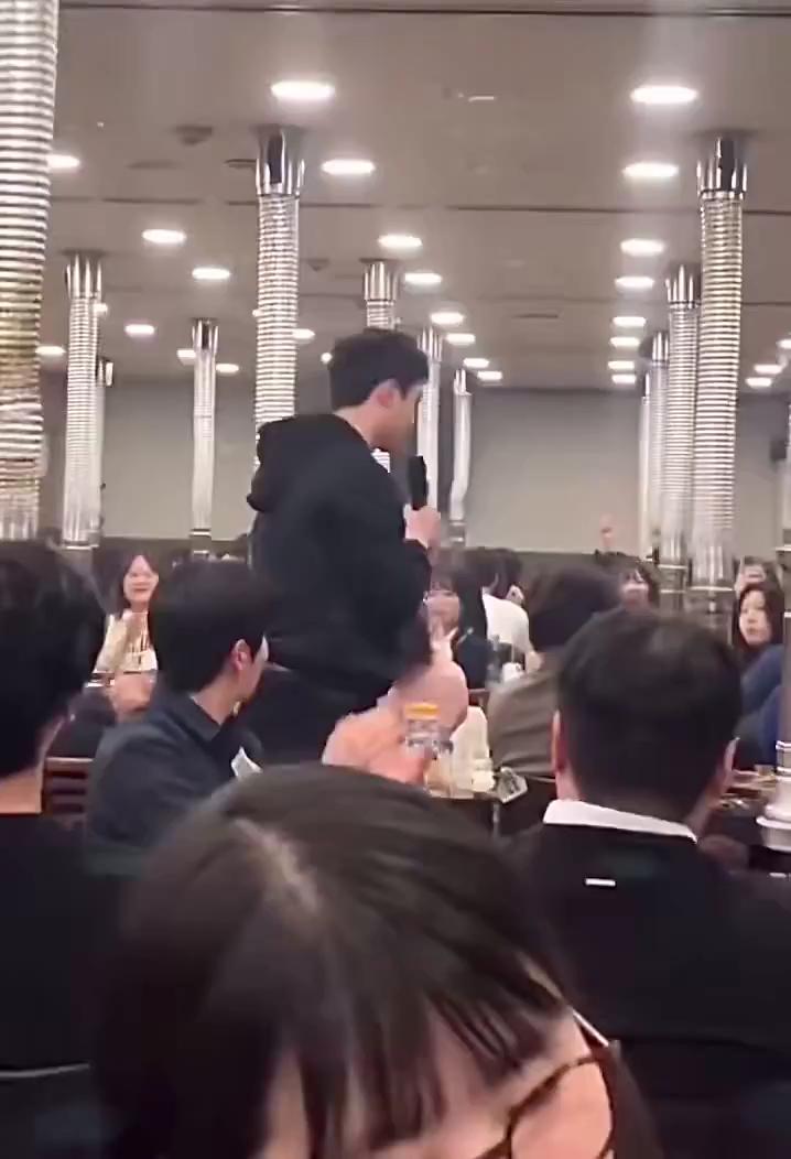 종방연에서 폭주하는 서강준🤣
살짝 취한 듯한 엉뚱미👀이런 모습도 있었다니 이미지