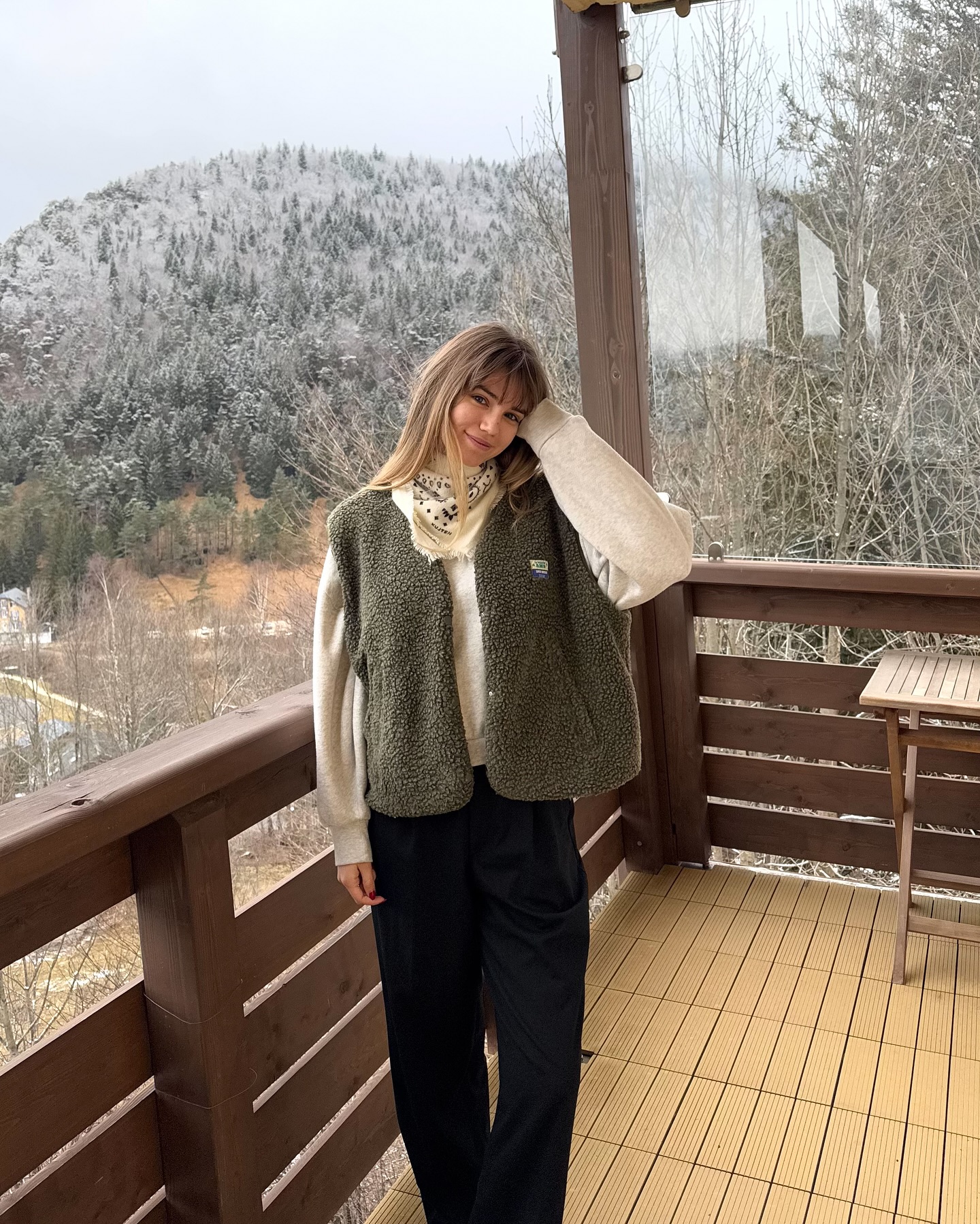 이맘때쯤 입어야 하는 아웃도어룩🏕️
캠핑? 등산? 단단히 챙겨 입고 어디든 떠나자🚌 이미지
