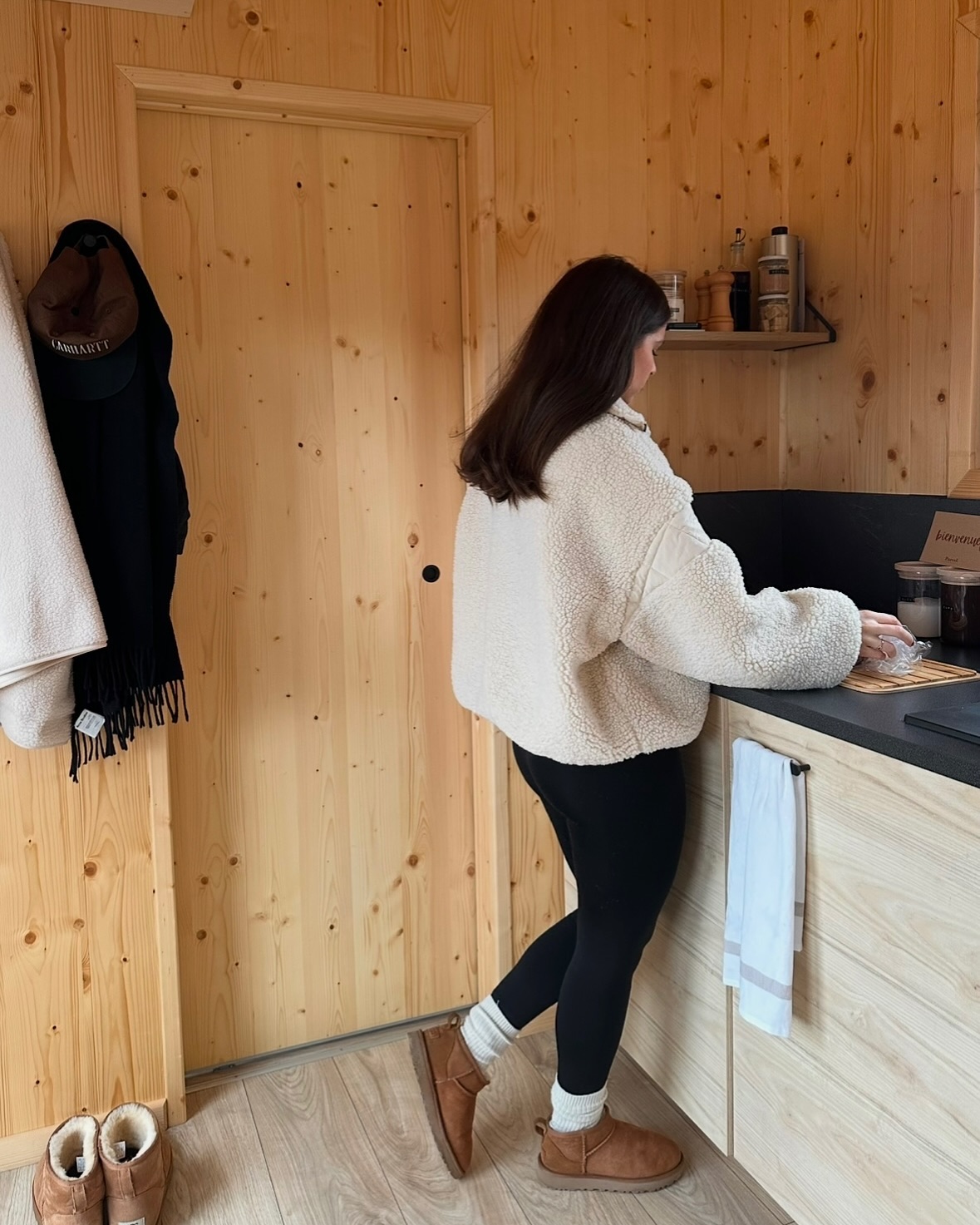 이맘때쯤 입어야 하는 아웃도어룩🏕️
캠핑? 등산? 단단히 챙겨 입고 어디든 떠나자🚌 이미지5