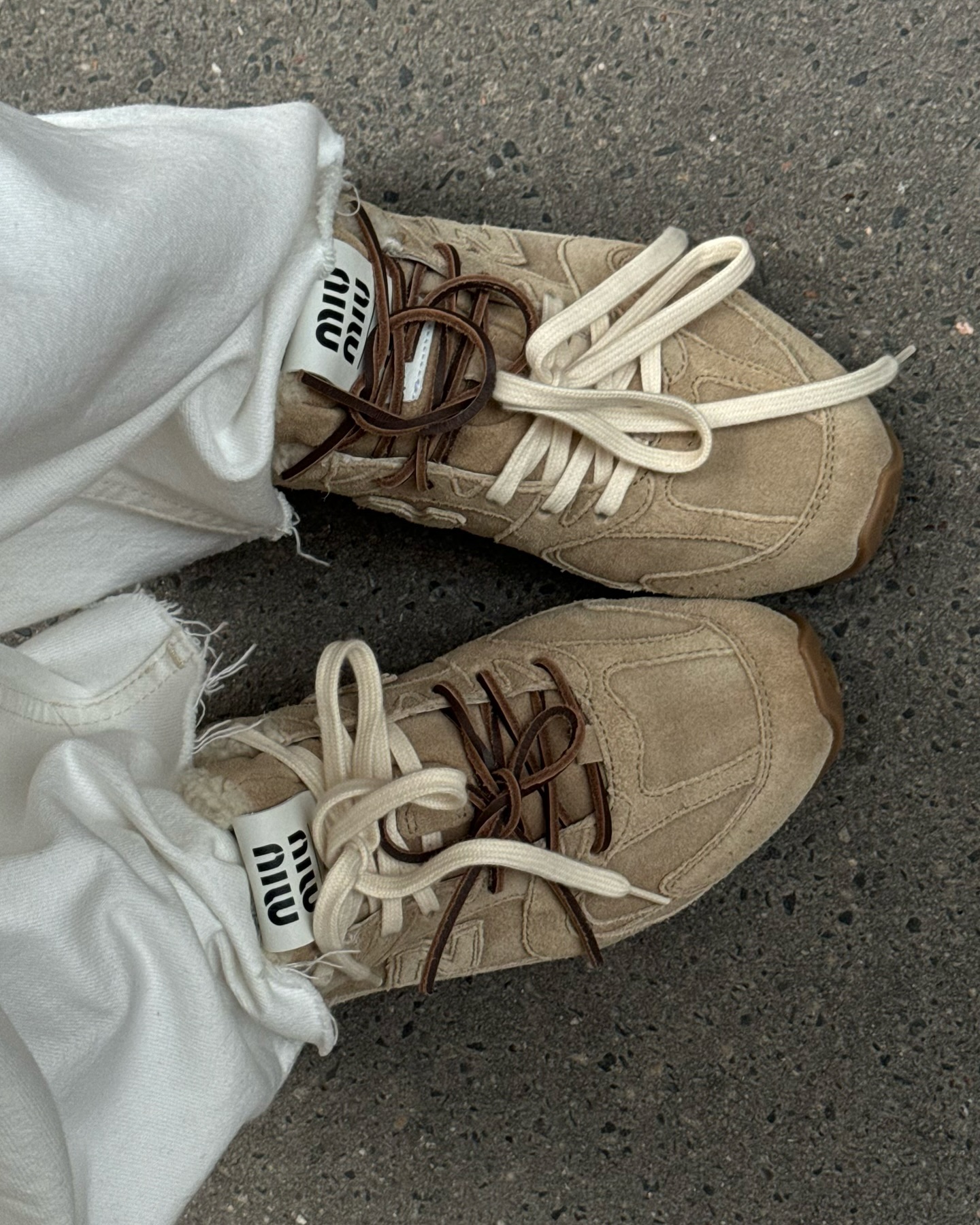 데일리 럭셔리, 뉴발란스 x 미우미우👟
뉴발 착화감에 미우미우 감성까지 더한 완성형 스니커즈💫 이미지