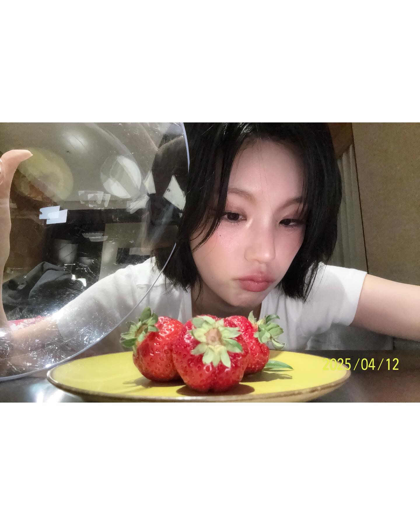 찐 AI같은 칼단발 예지🖤✨ 이미지5