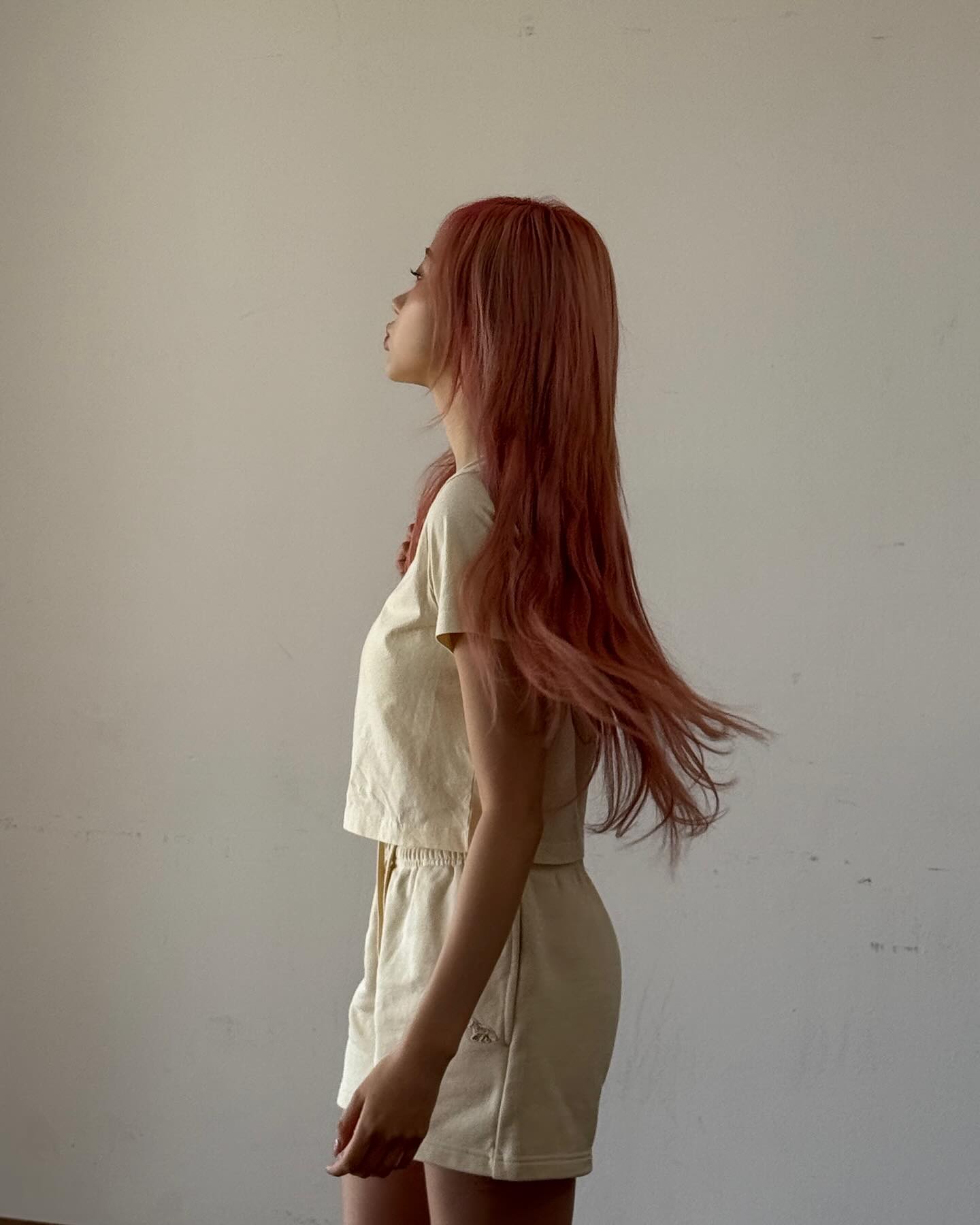 메종키츠네도 접수한 지젤력🦊

에스파 지젤이 메종키츠네 2025 봄/여름 컬렉션에 함께 했습니다. 서울의 여름에서 즐길 수 있는 일상 속의 자연스러운 순간들을 담아냈다고 하는데요.

더욱 현장감 있는 화보 촬영 비하인드, 바로 감상해보세요🤍 이미지7
