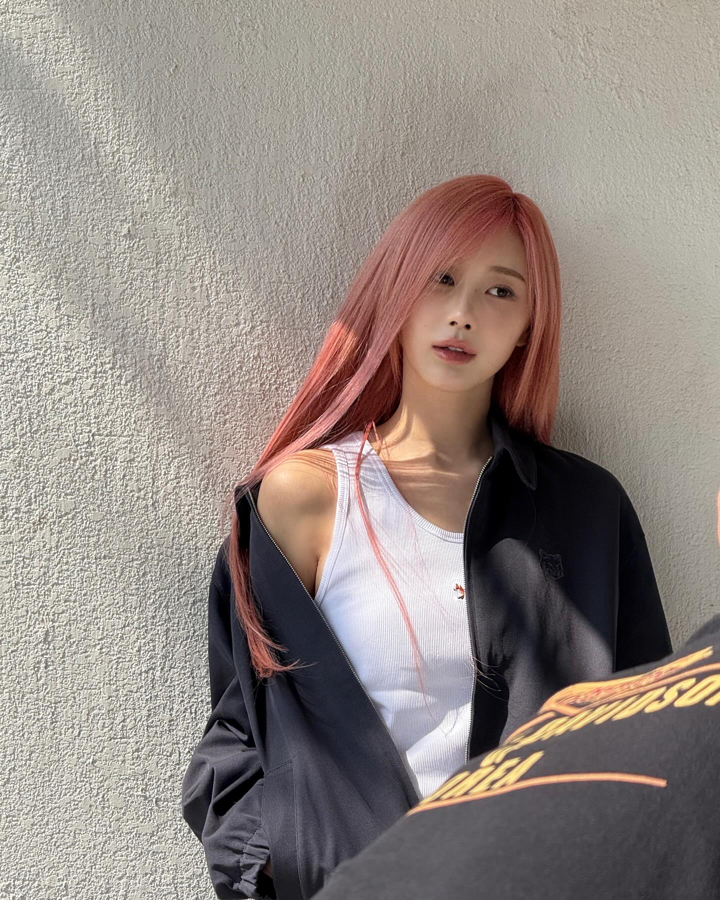 메종키츠네도 접수한 지젤력🦊

에스파 지젤이 메종키츠네 2025 봄/여름 컬렉션에 함께 했습니다. 서울의 여름에서 즐길 수 있는 일상 속의 자연스러운 순간들을 담아냈다고 하는데요.

더욱 현장감 있는 화보 촬영 비하인드, 바로 감상해보세요🤍 이미지