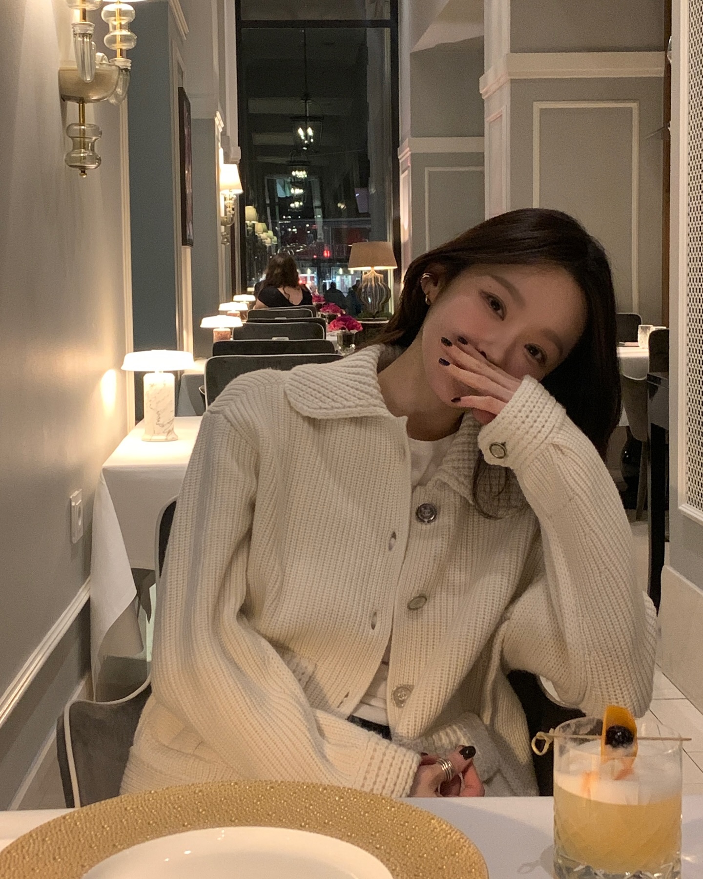간절기에만 누릴 수 있는 아우터🤎

상대적으로 짧은 간절기 시즌에는 다양한 아우터를 시도해 볼 수 있는 좋은 기회죠! 그래서 준비한, 지금만 누릴 수 있는 아우터 3가지를 소개해 드릴게요.✨

1. 워크 자켓
2. 니트 가디건
3. 데님 자켓 이미지2