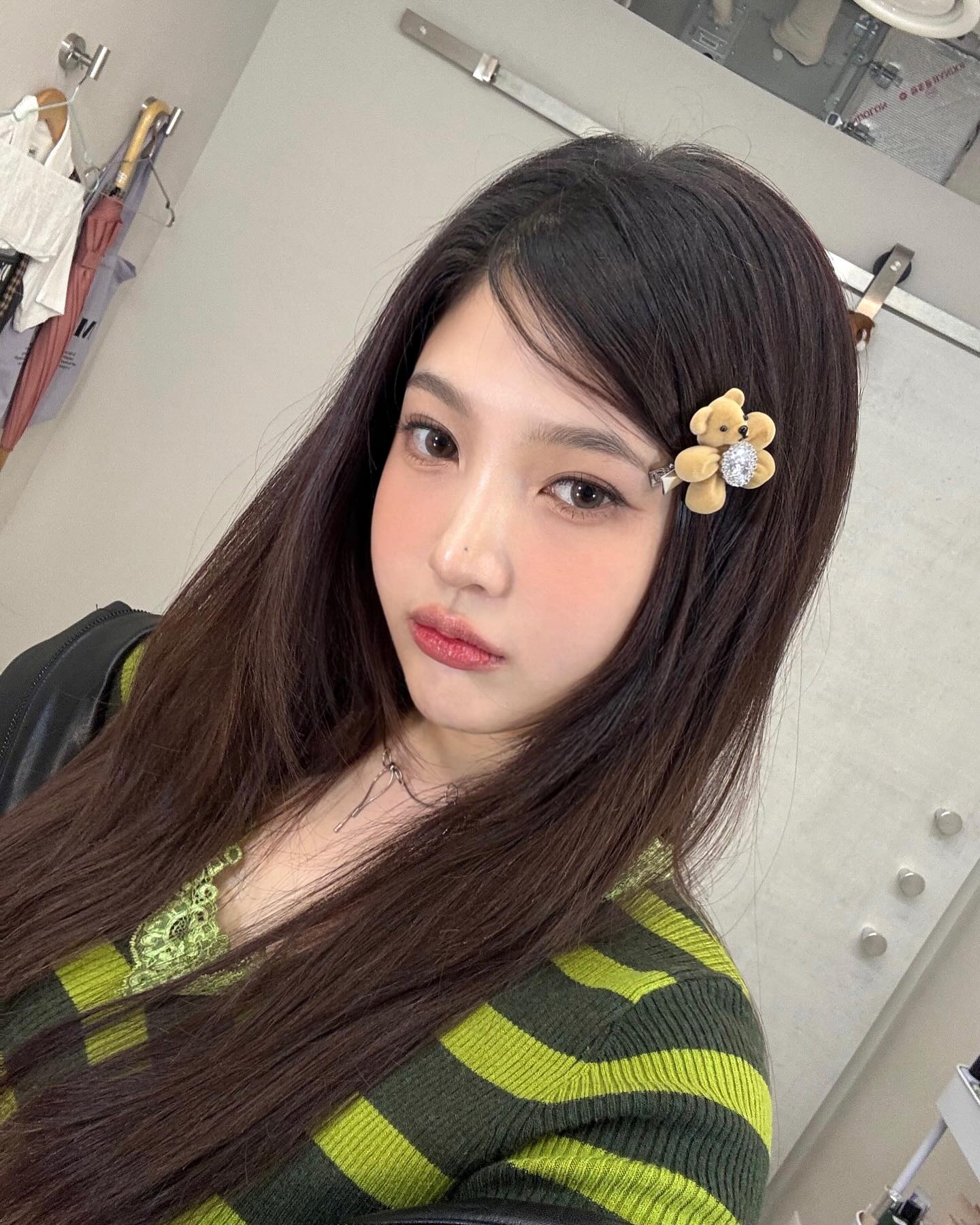 잘못 자른 앞머리 이걸로 가리자💖
헤어 액세서리로 센스있게 커버하기✔️ 이미지6