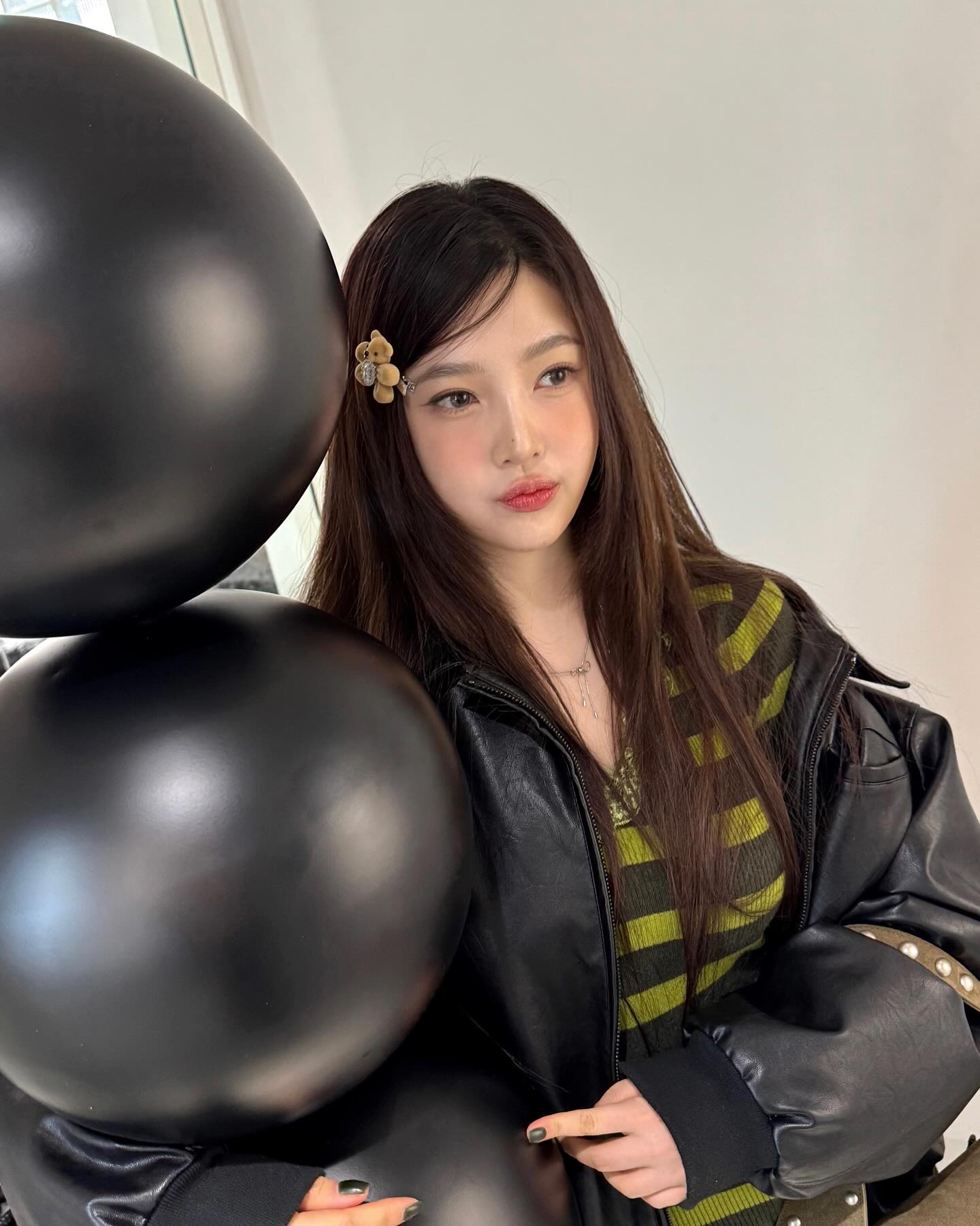 잘못 자른 앞머리 이걸로 가리자💖
헤어 액세서리로 센스있게 커버하기✔️ 이미지3