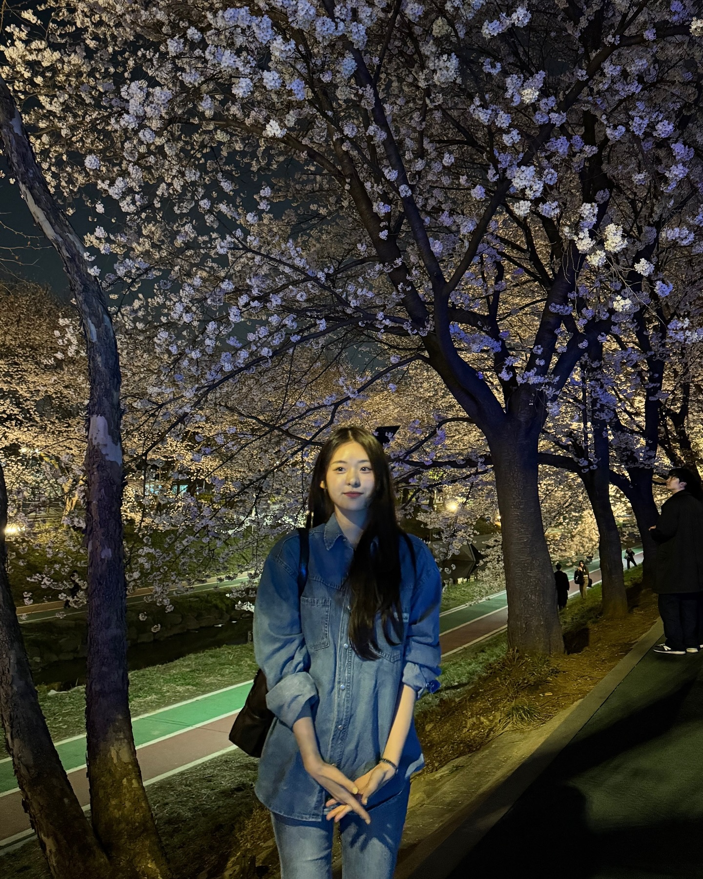 간절기에만 누릴 수 있는 아우터🤎

상대적으로 짧은 간절기 시즌에는 다양한 아우터를 시도해 볼 수 있는 좋은 기회죠! 그래서 준비한, 지금만 누릴 수 있는 아우터 3가지를 소개해 드릴게요.✨

1. 워크 자켓
2. 니트 가디건
3. 데님 자켓 이미지3