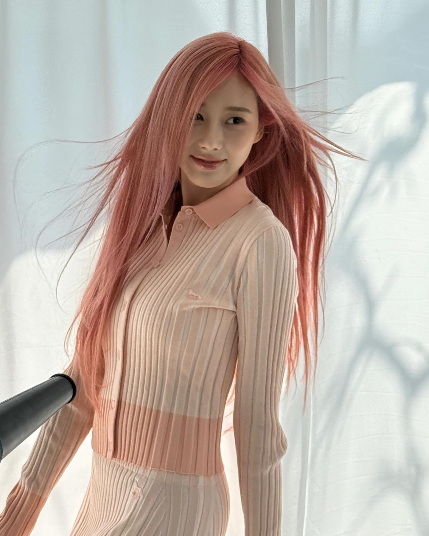 메종키츠네도 접수한 지젤력🦊

에스파 지젤이 메종키츠네 2025 봄/여름 컬렉션에 함께 했습니다. 서울의 여름에서 즐길 수 있는 일상 속의 자연스러운 순간들을 담아냈다고 하는데요.

더욱 현장감 있는 화보 촬영 비하인드, 바로 감상해보세요🤍 이미지4