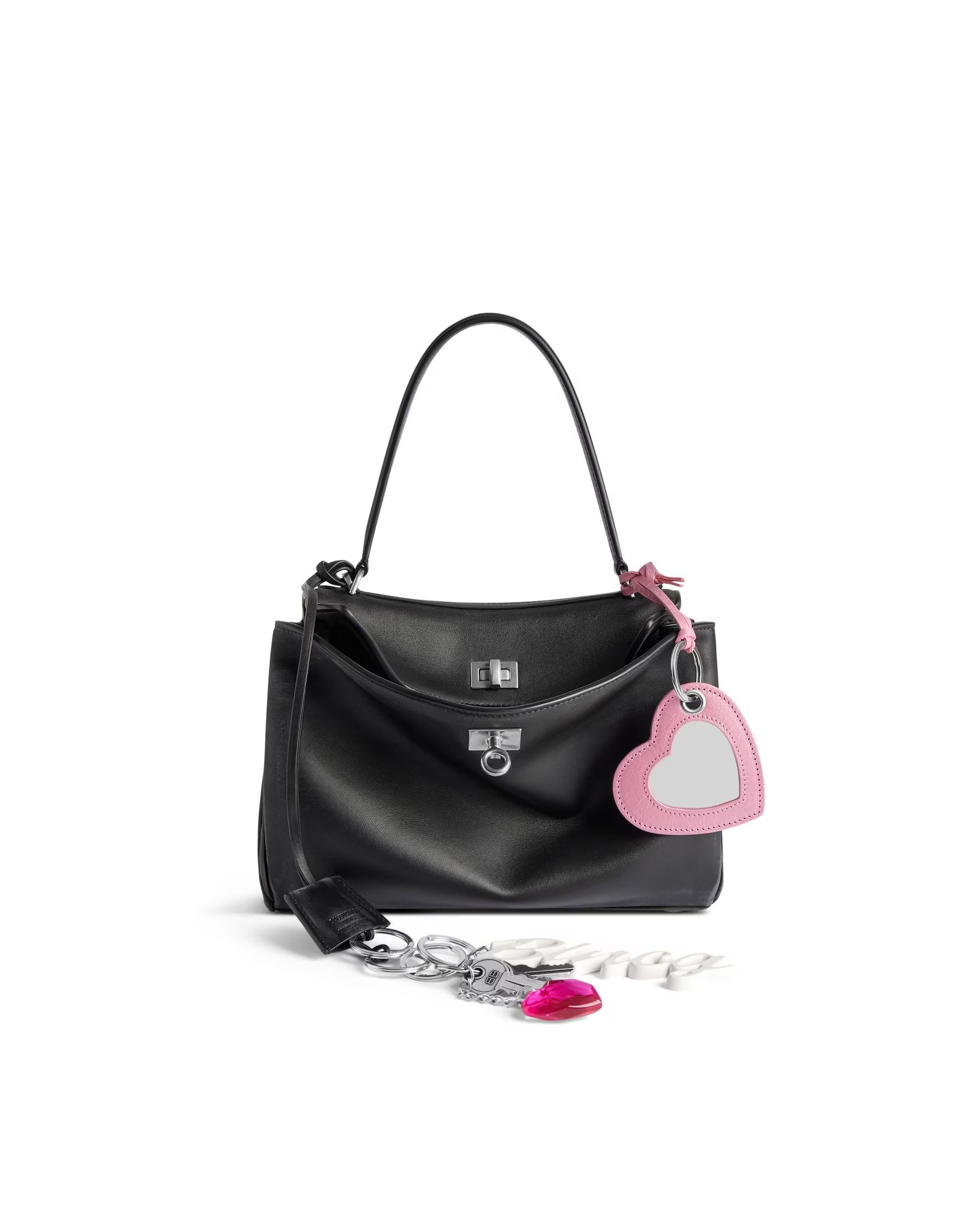 채정안 픽 신상 명품백 6👜
한번 사면 제대로 뽕 뽑을 수 있는 신상 명품백 6가지✅

1. 미우미우 (MIUMIU)
- 가죽 보 백, 블랙 / 460만 원

2. 피비 파일로 (PHOEBE PHILO)
- 스몰 긱 백, 블랙 / 330만 원

3. 발렌시아가 (BALENCIAGA)
- 로데오 스몰 유즈드 이펙트 원 참 핸드백, 블랙 / 640만 원

4. 생 로랑 (SAINT LAURENT)
- 르 5 아 7 서플 스몰 스웨이드, 베얼리 핑크 / 372만 원

5. 펜디 (FENDI)
- 맘마백 미디엄, 블랙 / 472만 원

6. 브루넬로 쿠치넬리(BRUNELLO CUCINELLI)
- 모닐리 송아지 가죽 BC 듀오백, 바크 / 630만 원대 이미지4