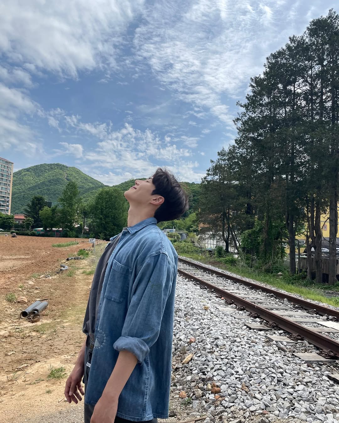 데님셔츠는 요즘이 제철👔 이미지4