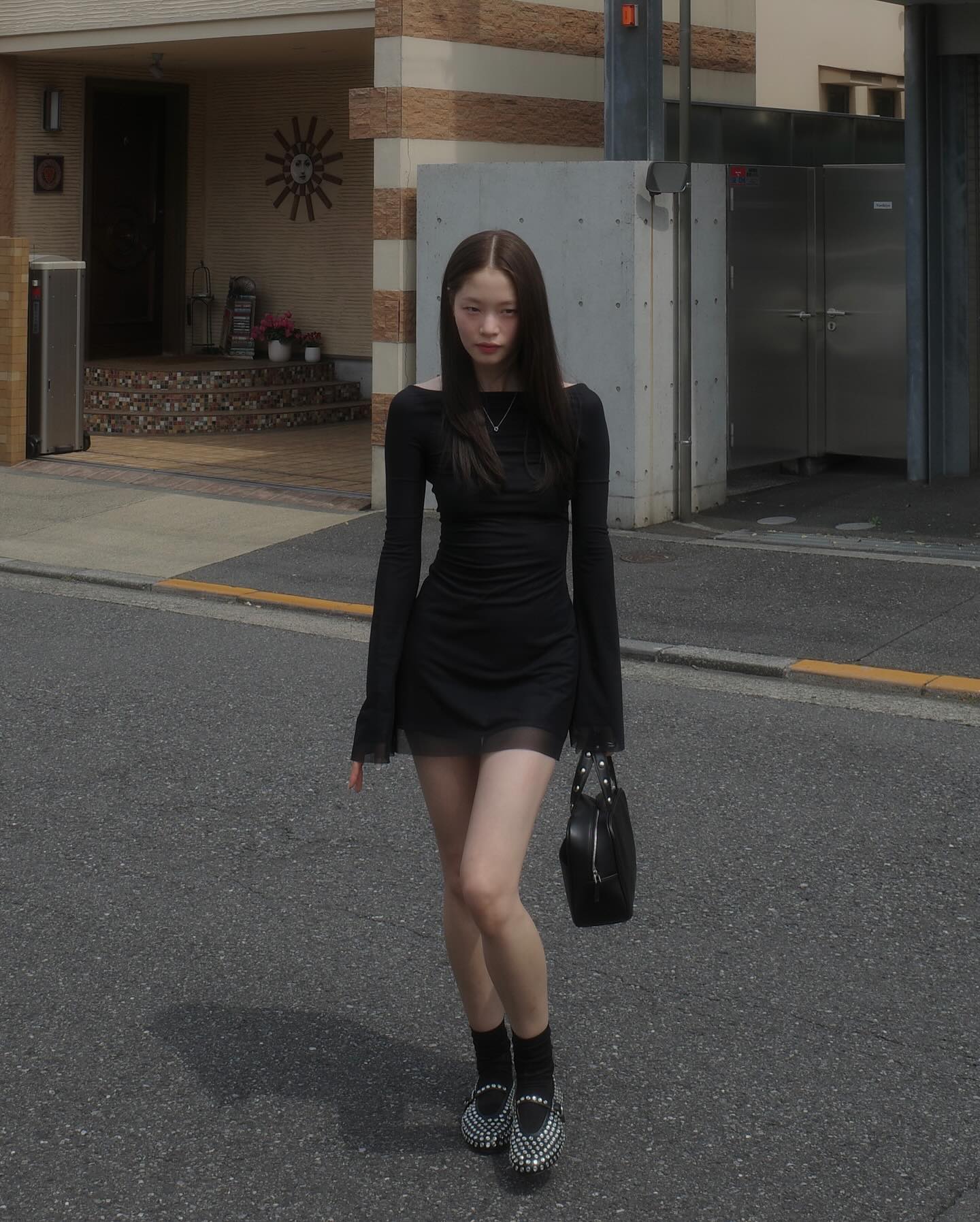 세련된 블랙 하객룩🖤
블랙 원피스 하나면 코디 끝✨ 이미지3