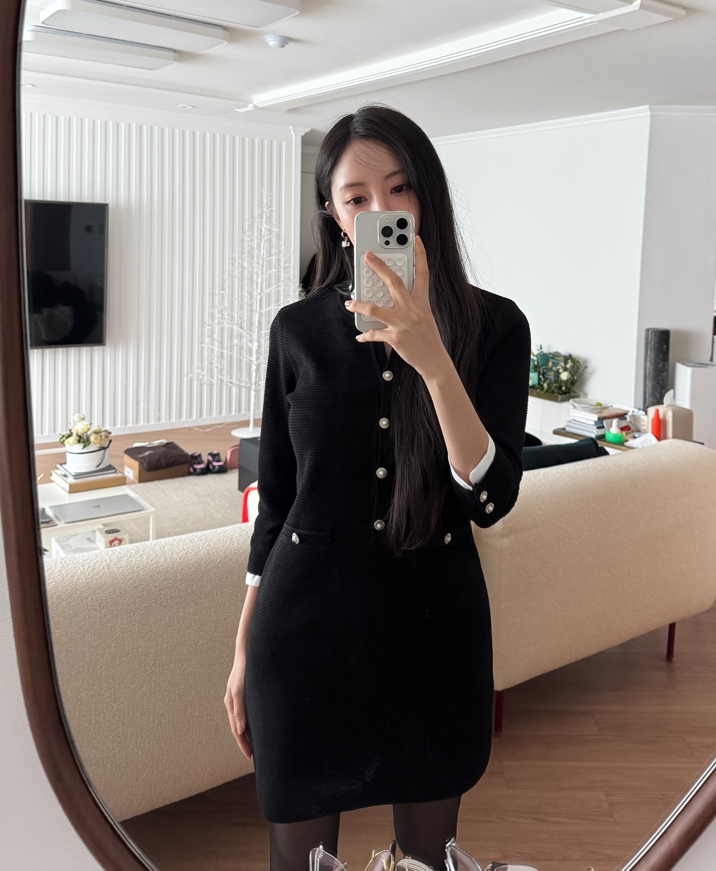 세련된 블랙 하객룩🖤
블랙 원피스 하나면 코디 끝✨ 이미지