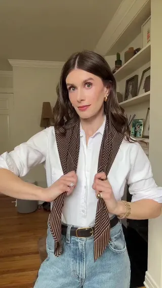 한 번 알면 계속 써먹어요!👩🏻🎨
이번 주말 활용하기 좋은🌸 🤍스카프 예쁘게 묶는 꿀팁! 이미지