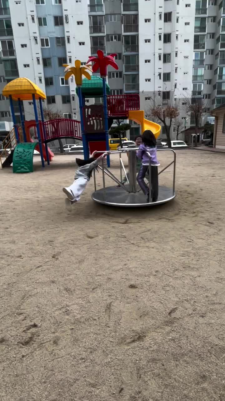 보법이 다른 소녀의 놀이터🛝
이게 말로만 듣던 원심분리기!?🤣시크하게 집 가는 엔딩까지 완벽 이미지