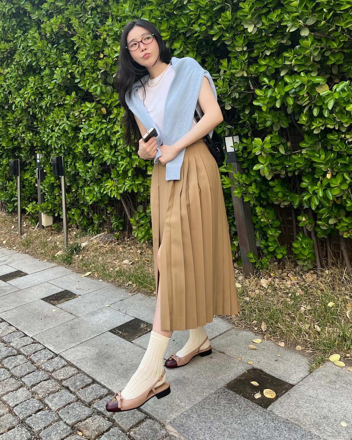 봄 무드 낭낭한🌼이해리 플랫슈즈
나들이 룩에 딱인 이해리 슈즈 정보✔️

*발렌티노(VALENTINO)
- 발레 뒤 루아 키드 슬링백 발레리나 25MMM / 139만 원 이미지3