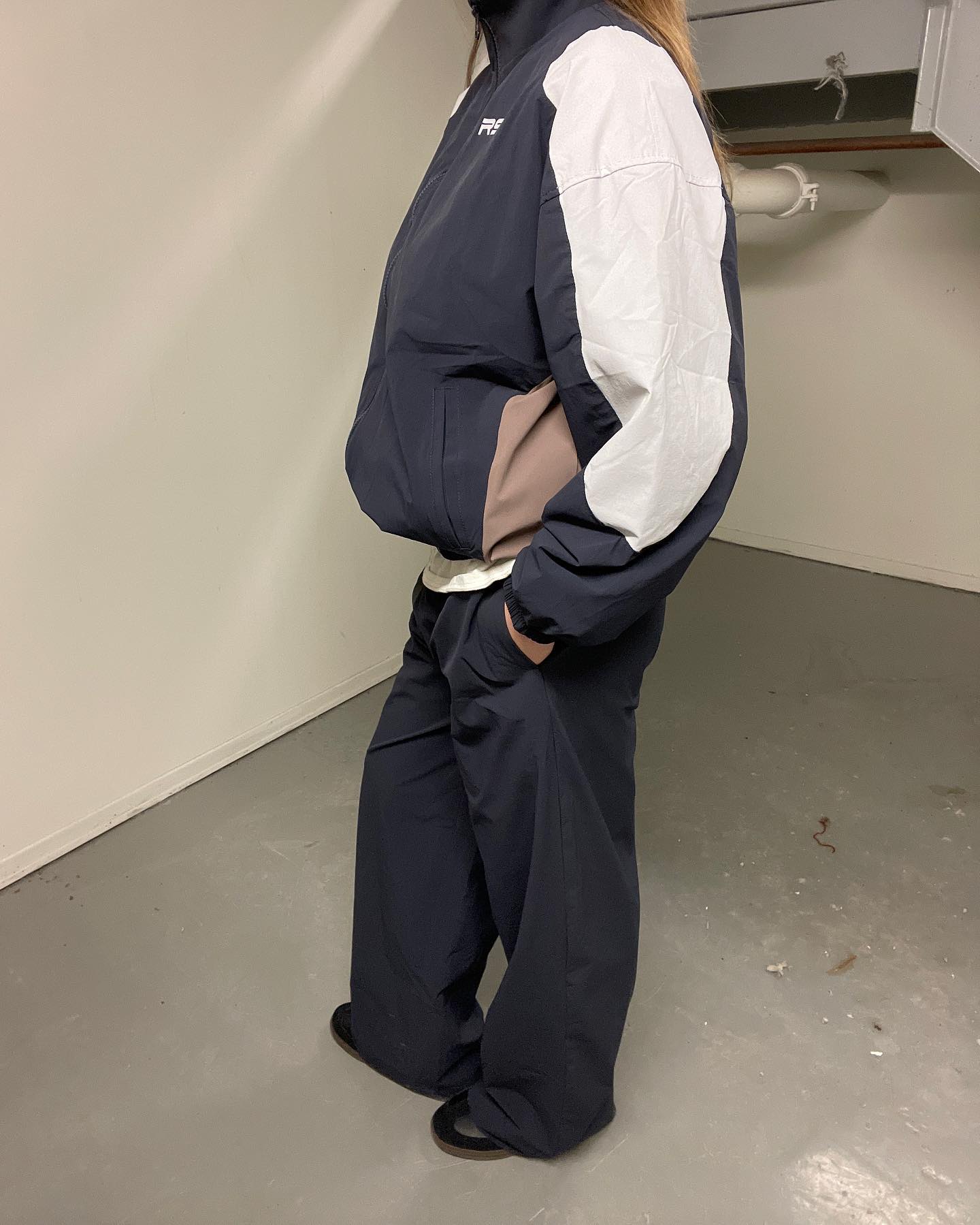 간절기 필수템 윈드브레이커💨
가볍게 툭 걸치면 시티캐주얼룩 완성 이미지6