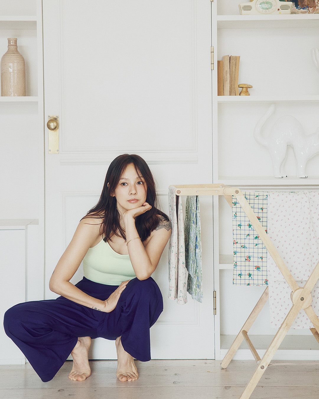 레전드 화보 탄생🧘‍♀️이효리 요가복

평소 요가에 대한 열정을 보여온 이효리가 브랜드 '부디무드라'의 모델로 발탁되었습니다. 내추럴하면서도 세련된 그녀의 화보를 슬라이드를 넘겨 감상해보세요.✨ 이미지4
