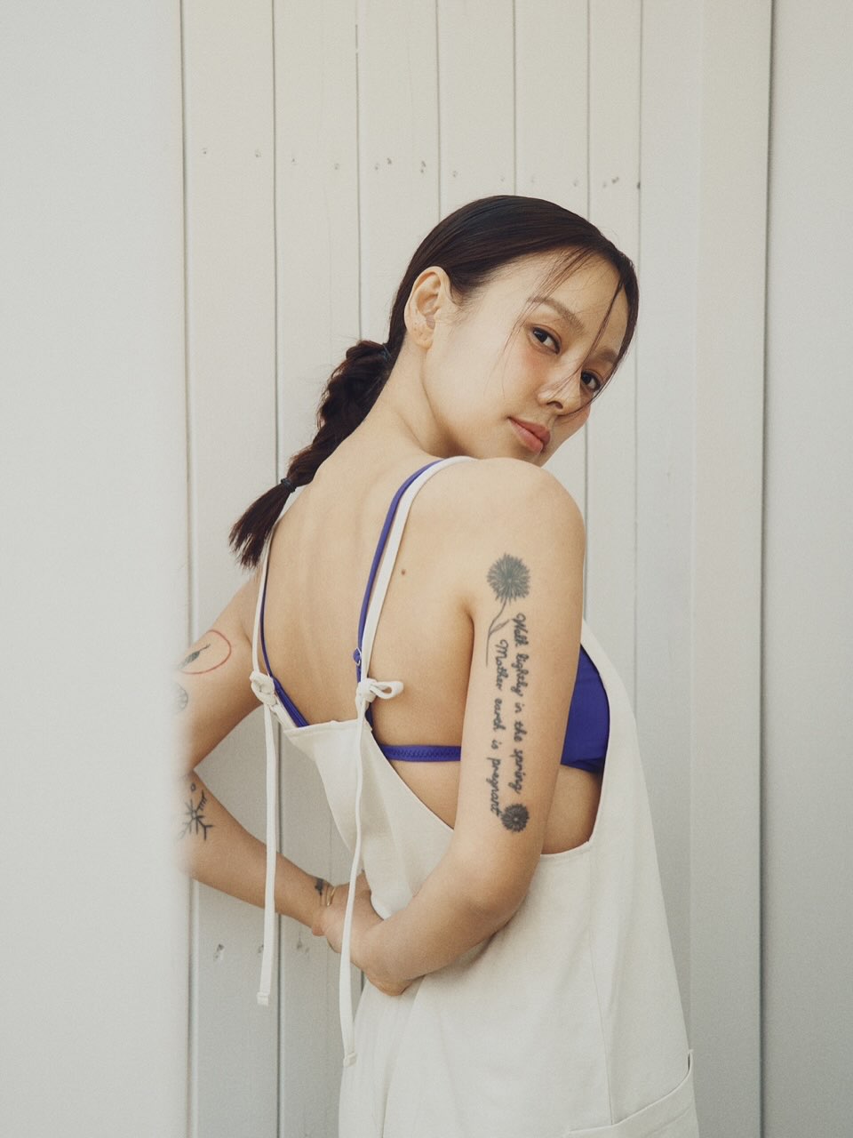 레전드 화보 탄생🧘‍♀️이효리 요가복

평소 요가에 대한 열정을 보여온 이효리가 브랜드 '부디무드라'의 모델로 발탁되었습니다. 내추럴하면서도 세련된 그녀의 화보를 슬라이드를 넘겨 감상해보세요.✨ 이미지3