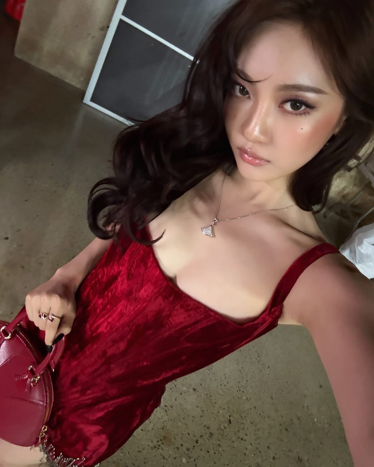 불가리 화보 속 고혹적인 닝닝❤️
진한 음영 메이크업도 찰떡이잖아🤦🏻‍♀️ 이미지6