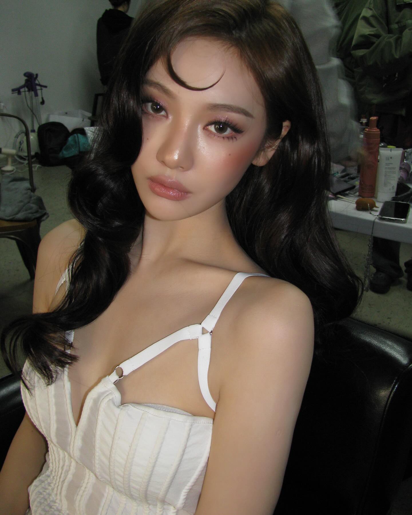 불가리 화보 속 고혹적인 닝닝❤️
진한 음영 메이크업도 찰떡이잖아🤦🏻‍♀️ 이미지