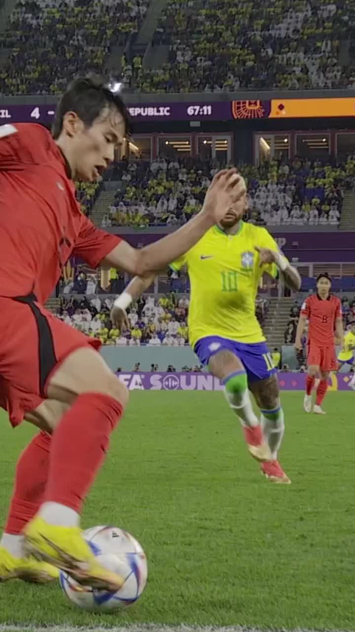 네이마르 알먹이는 김문환⚽️😎 이미지