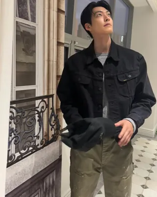 무심하게 흑청자켓🐦⬛ 이미지