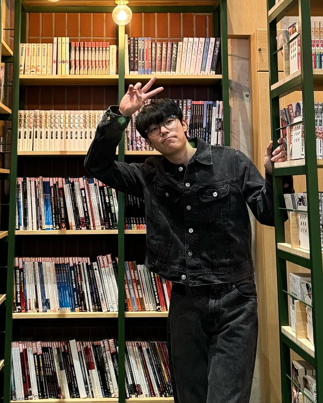 무심하게 흑청자켓🐦‍⬛ 이미지