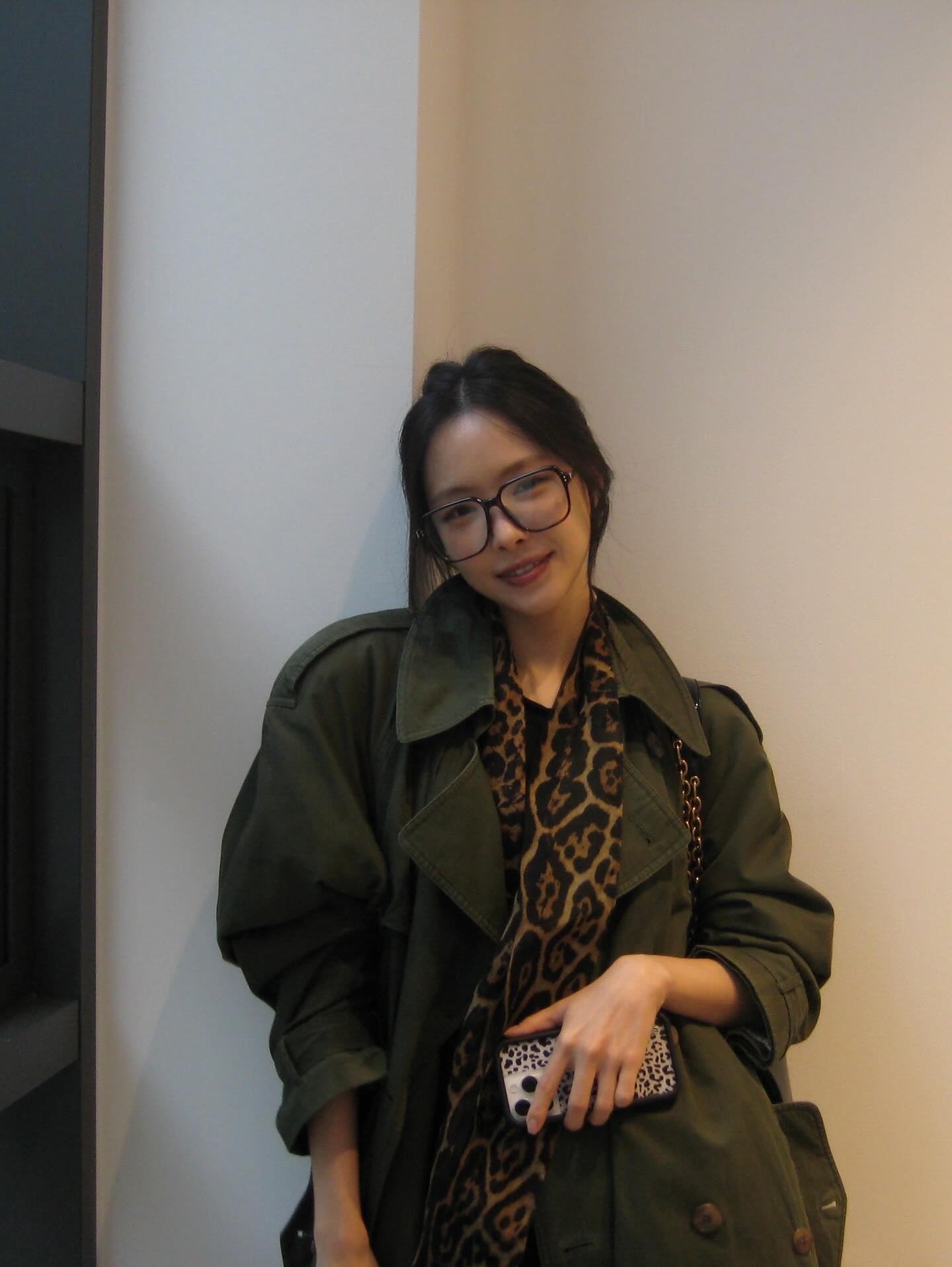 심심한 코디엔 스카프 더해주기🖤 이미지3