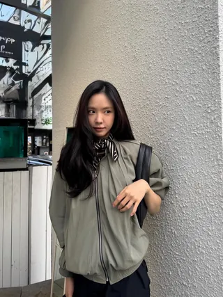 심심한 코디엔 스카프 더해주기🖤 이미지