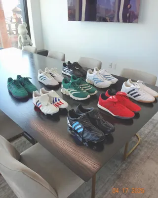 필카로 담은 아디다스X키쓰⚽️ 이미지