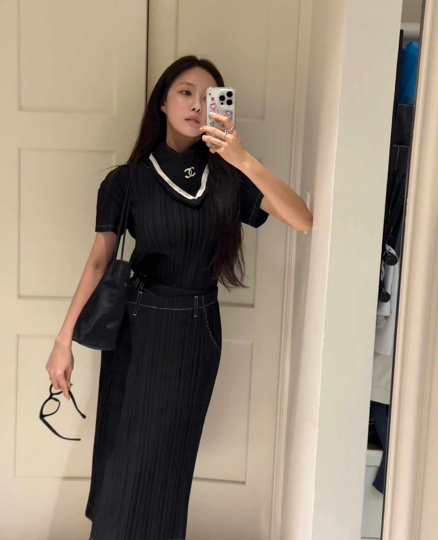 심심한 코디엔 스카프 더해주기🖤 이미지2