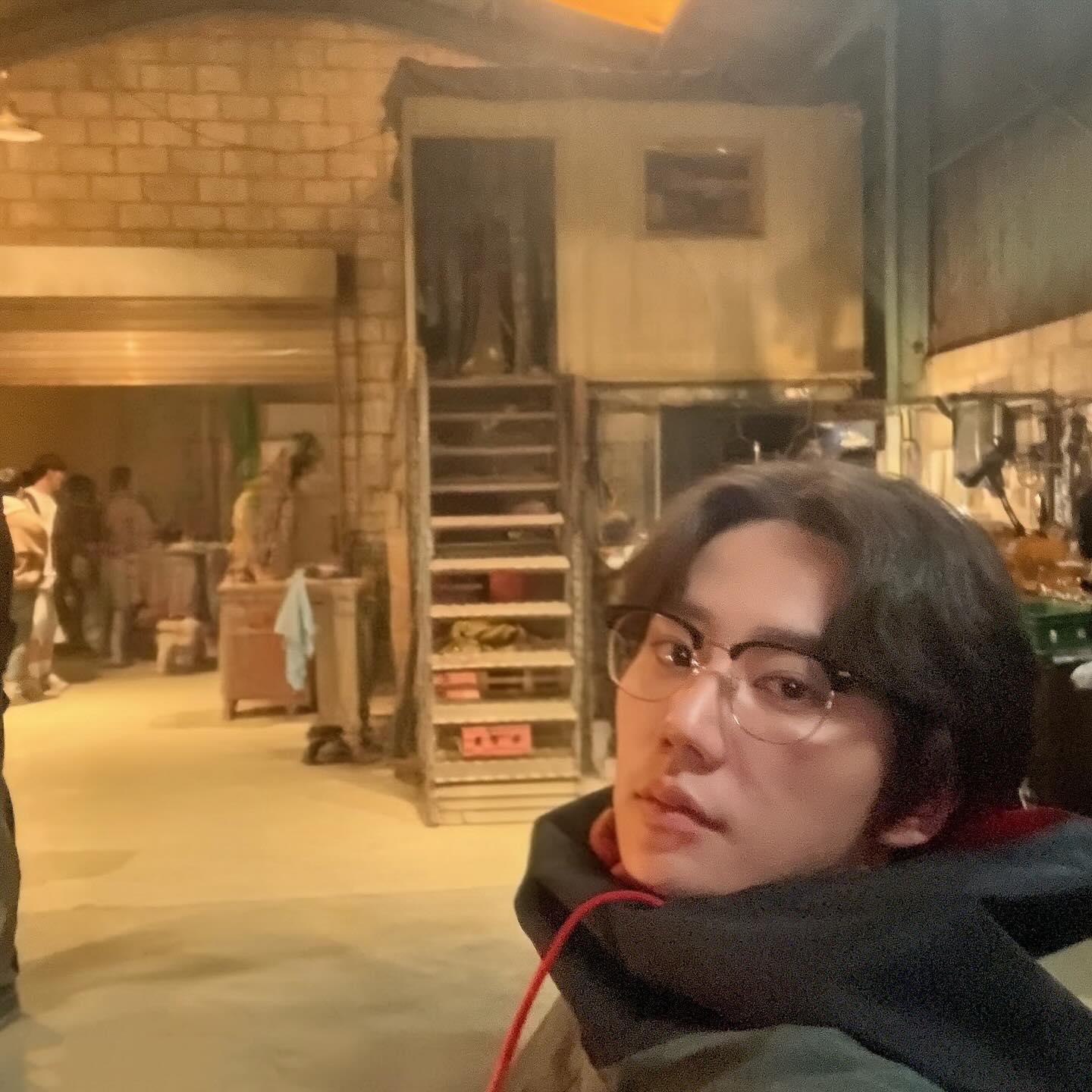 악역이 퍼스널컬러😈이준영
최근 공개된 '약한영웅 Class 2'에서 금성제 역을 맡아 강렬한 악역 연기를 선보인 이준영! 이번 작품을 비롯해 다양한 악역을 완벽하게 소화하며 "악역이 퍼스널컬러"라는 말까지 듣고 있는데요.
올해 유난히 활발한 활동을 이어가고 있는 그는 ‘폭싹 속았수다’의 영범 역, 드라마 ‘멜로무비’의 홍시준 역, 그리고 4월 30일 첫 방송된 ‘24시 헬스클럽’까지 다양한 장르를 넘나들며 눈길을 사로잡고 있습니다.
앞으로가 더욱 기대되는 배우 이준영, 슬라이드를 넘겨 그의 다채로운 매력을 함께 감상해보세요.✨ 이미지5