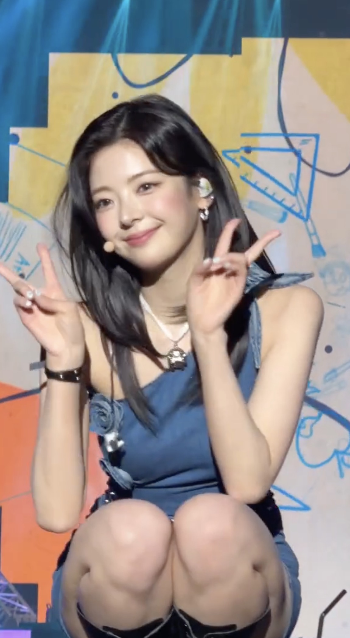 레이어드 컷 뽐뿌오는💙리아
미모에 한 번, 직각어깨에 두 번 놀라는 영상😲 이미지