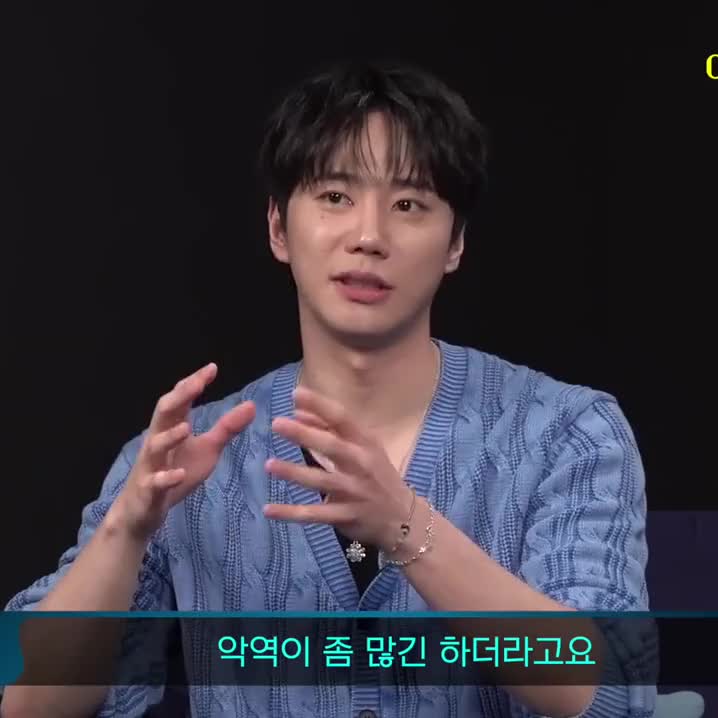 악역이 퍼스널컬러😈이준영

최근 공개된 '약한영웅 Class 2'에서 금성제 역을 맡아 강렬한 악역 연기를 선보인 이준영! 이번 작품을 비롯해 다양한 악역을 완벽하게 소화하며 "악역이 퍼스널컬러"라는 말까지 듣고 있는데요.

올해 유난히 활발한 활동을 이어가고 있는 그는 ‘폭싹 속았수다’의 영범 역, 드라마 ‘멜로무비’의 홍시준 역, 그리고 4월 30일 첫 방송된 ‘24시 헬스클럽’까지 다양한 장르를 넘나들며 눈길을 사로잡고 있습니다.

앞으로가 더욱 기대되는 배우 이준영, 슬라이드를 넘겨 그의 다채로운 매력을 함께 감상해보세요.✨ 이미지
