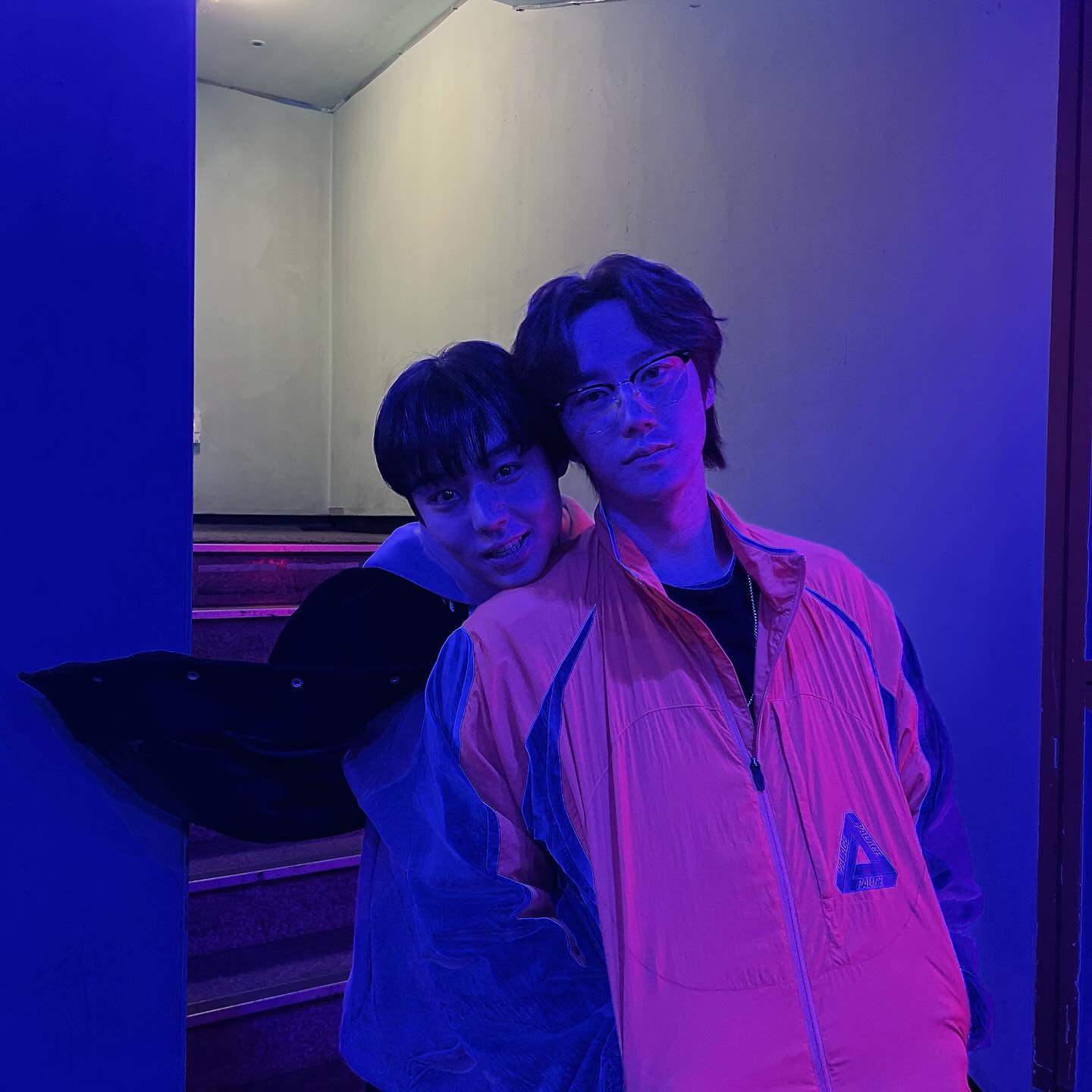 악역이 퍼스널컬러😈이준영
최근 공개된 '약한영웅 Class 2'에서 금성제 역을 맡아 강렬한 악역 연기를 선보인 이준영! 이번 작품을 비롯해 다양한 악역을 완벽하게 소화하며 "악역이 퍼스널컬러"라는 말까지 듣고 있는데요.
올해 유난히 활발한 활동을 이어가고 있는 그는 ‘폭싹 속았수다’의 영범 역, 드라마 ‘멜로무비’의 홍시준 역, 그리고 4월 30일 첫 방송된 ‘24시 헬스클럽’까지 다양한 장르를 넘나들며 눈길을 사로잡고 있습니다.
앞으로가 더욱 기대되는 배우 이준영, 슬라이드를 넘겨 그의 다채로운 매력을 함께 감상해보세요.✨ 이미지7