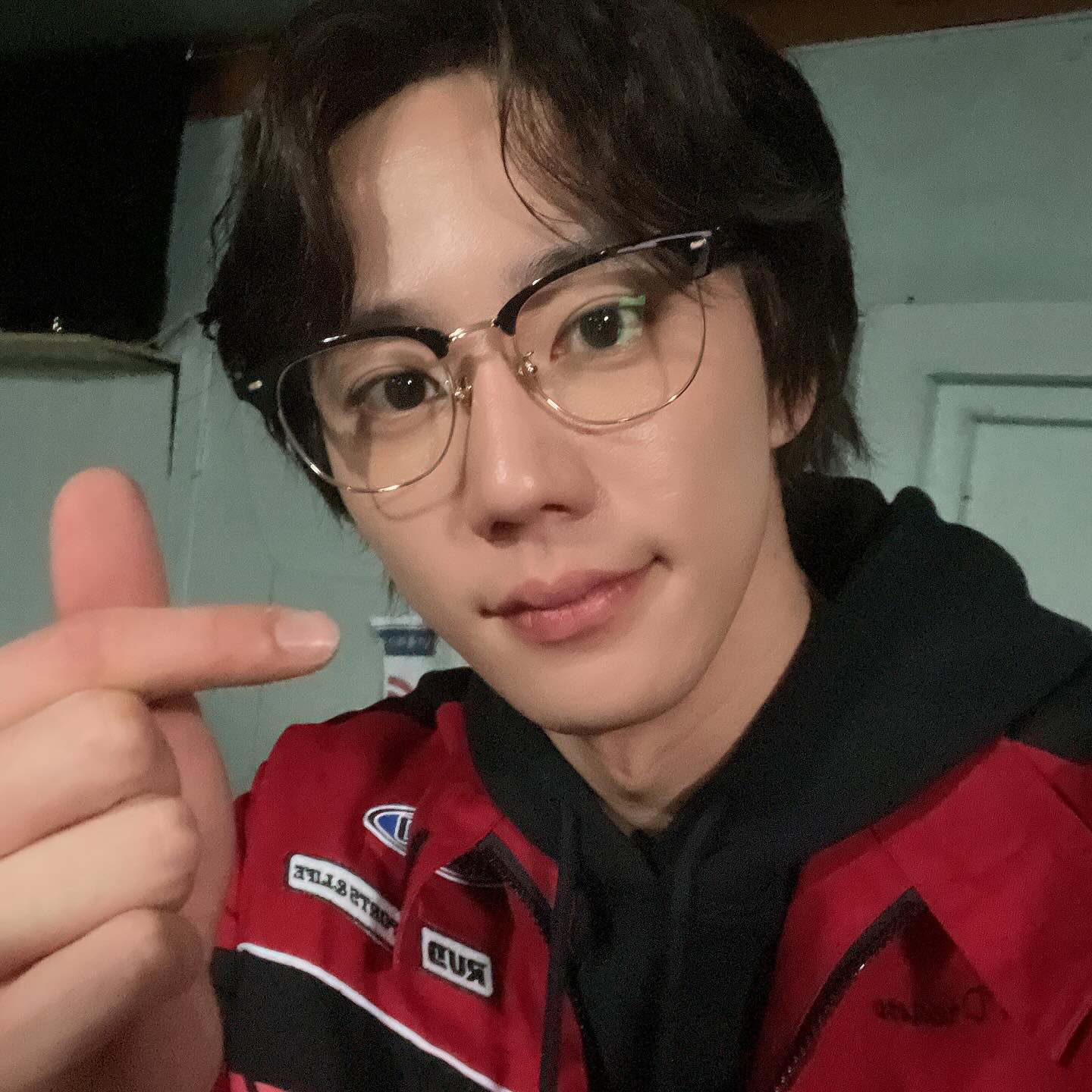 악역이 퍼스널컬러😈이준영
최근 공개된 '약한영웅 Class 2'에서 금성제 역을 맡아 강렬한 악역 연기를 선보인 이준영! 이번 작품을 비롯해 다양한 악역을 완벽하게 소화하며 "악역이 퍼스널컬러"라는 말까지 듣고 있는데요.
올해 유난히 활발한 활동을 이어가고 있는 그는 ‘폭싹 속았수다’의 영범 역, 드라마 ‘멜로무비’의 홍시준 역, 그리고 4월 30일 첫 방송된 ‘24시 헬스클럽’까지 다양한 장르를 넘나들며 눈길을 사로잡고 있습니다.
앞으로가 더욱 기대되는 배우 이준영, 슬라이드를 넘겨 그의 다채로운 매력을 함께 감상해보세요.✨ 이미지4