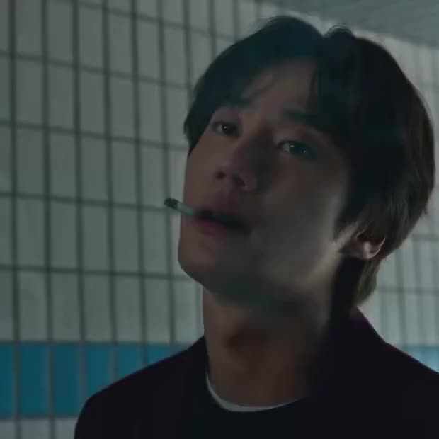 악역이 퍼스널컬러😈이준영

최근 공개된 '약한영웅 Class 2'에서 금성제 역을 맡아 강렬한 악역 연기를 선보인 이준영! 이번 작품을 비롯해 다양한 악역을 완벽하게 소화하며 "악역이 퍼스널컬러"라는 말까지 듣고 있는데요.

올해 유난히 활발한 활동을 이어가고 있는 그는 ‘폭싹 속았수다’의 영범 역, 드라마 ‘멜로무비’의 홍시준 역, 그리고 4월 30일 첫 방송된 ‘24시 헬스클럽’까지 다양한 장르를 넘나들며 눈길을 사로잡고 있습니다.

앞으로가 더욱 기대되는 배우 이준영, 슬라이드를 넘겨 그의 다채로운 매력을 함께 감상해보세요.✨ 이미지