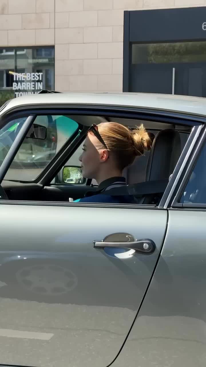 선글라스 멋지게 쓰는 법😎🏎️
연휴 모드에 신나게 해보자🔥 멋짐 폭발 언니
 이미지