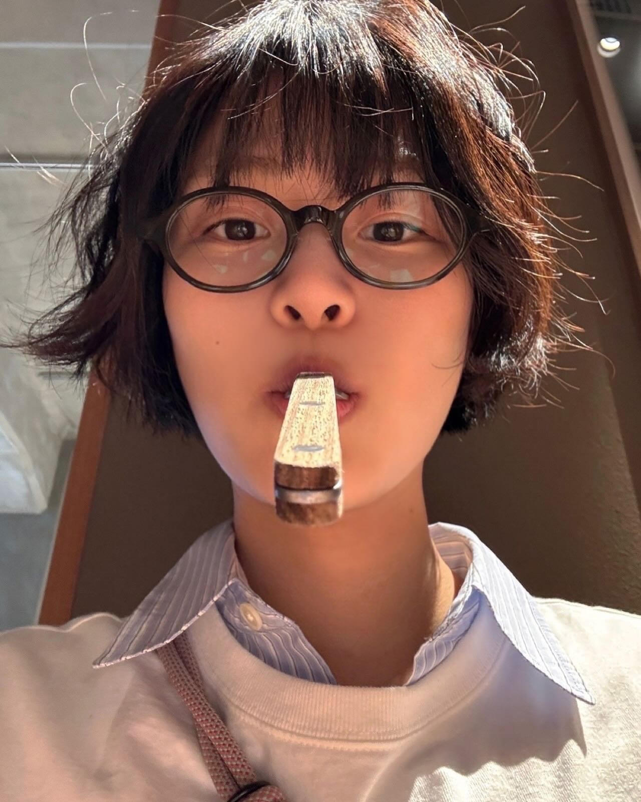 학씨 딸❤️💛사실 예전부터 단발좌
이수경의 힙한 일상룩에 숏컷 조합💇🏻‍♀️🎣너무 예뻐요 이미지9